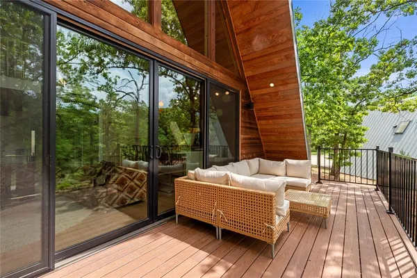 $429,000 | 5706 Point La Vista Road, Malakoff, TX 75148