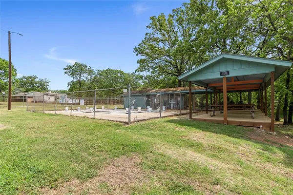 $429,000 | 5706 Point La Vista Road, Malakoff, TX 75148