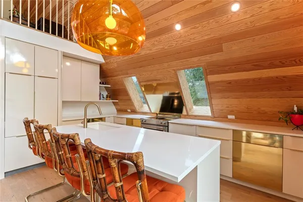 $429,000 | 5706 Point La Vista Road, Malakoff, TX 75148