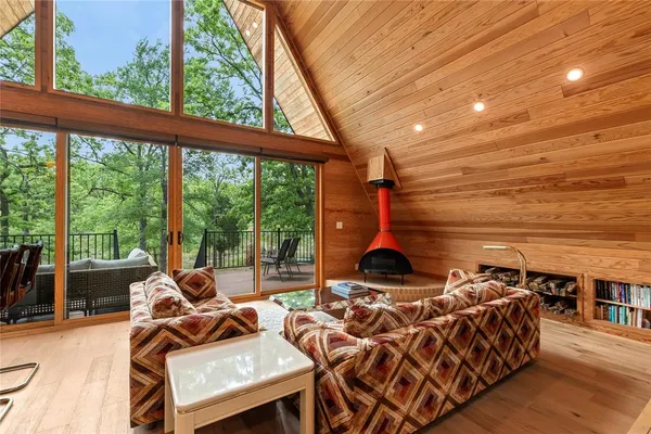 $429,000 | 5706 Point La Vista Road, Malakoff, TX 75148