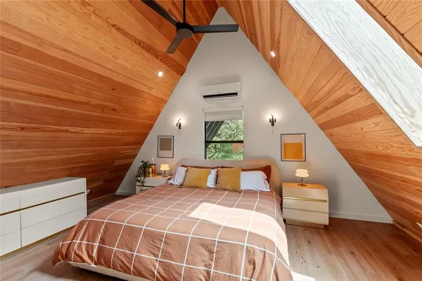 $429,000 | 5706 Point La Vista Road, Malakoff, TX 75148