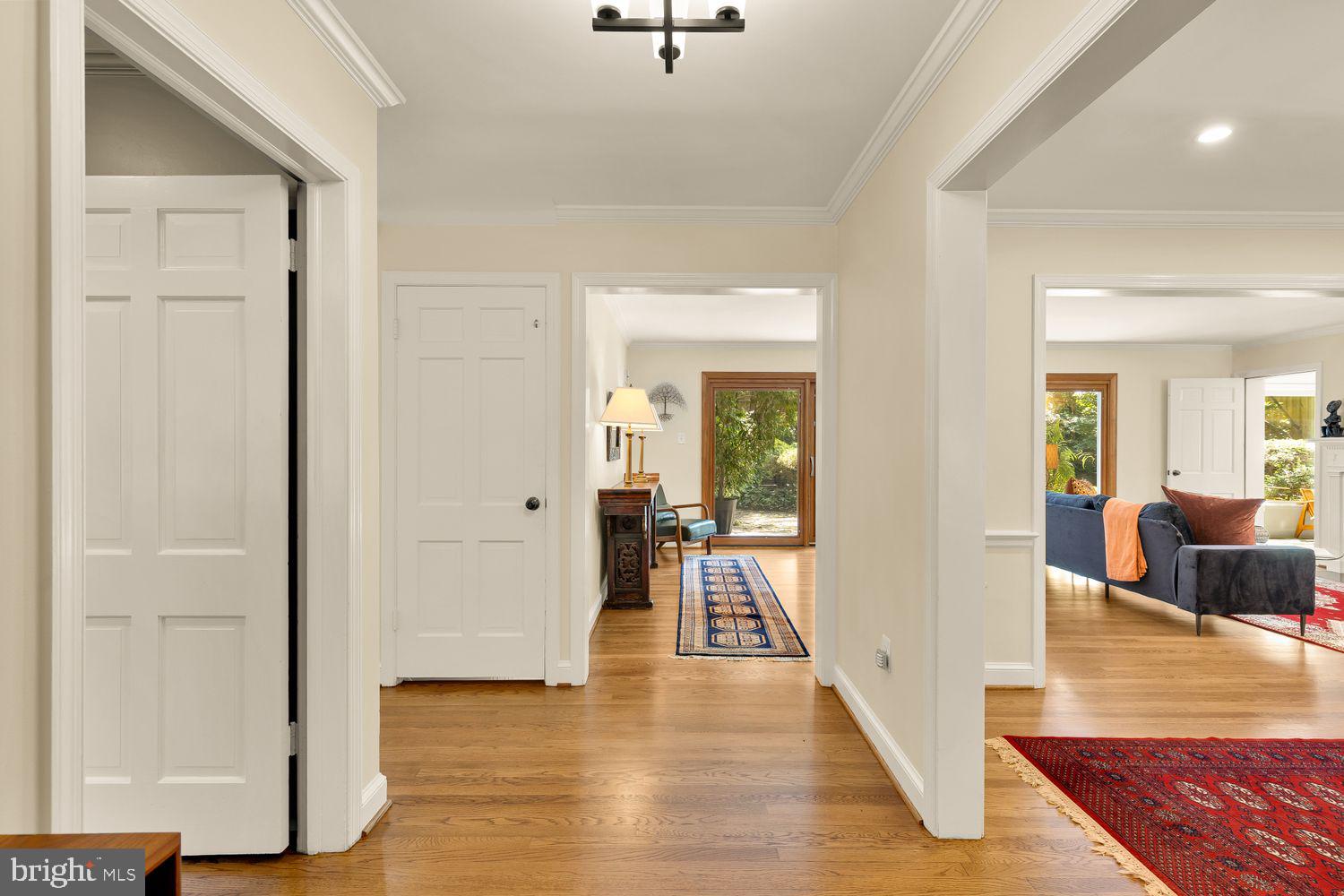 5810 Overlea Road Bethesda, MD 20816 - Photo 4 of 52 Foyer