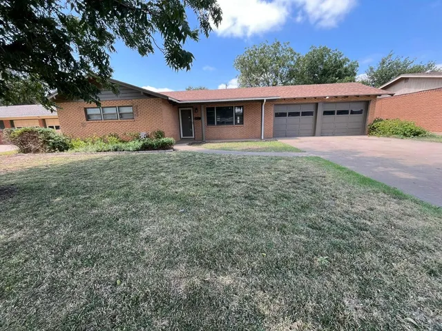 a view of an house with backyard space and balcony