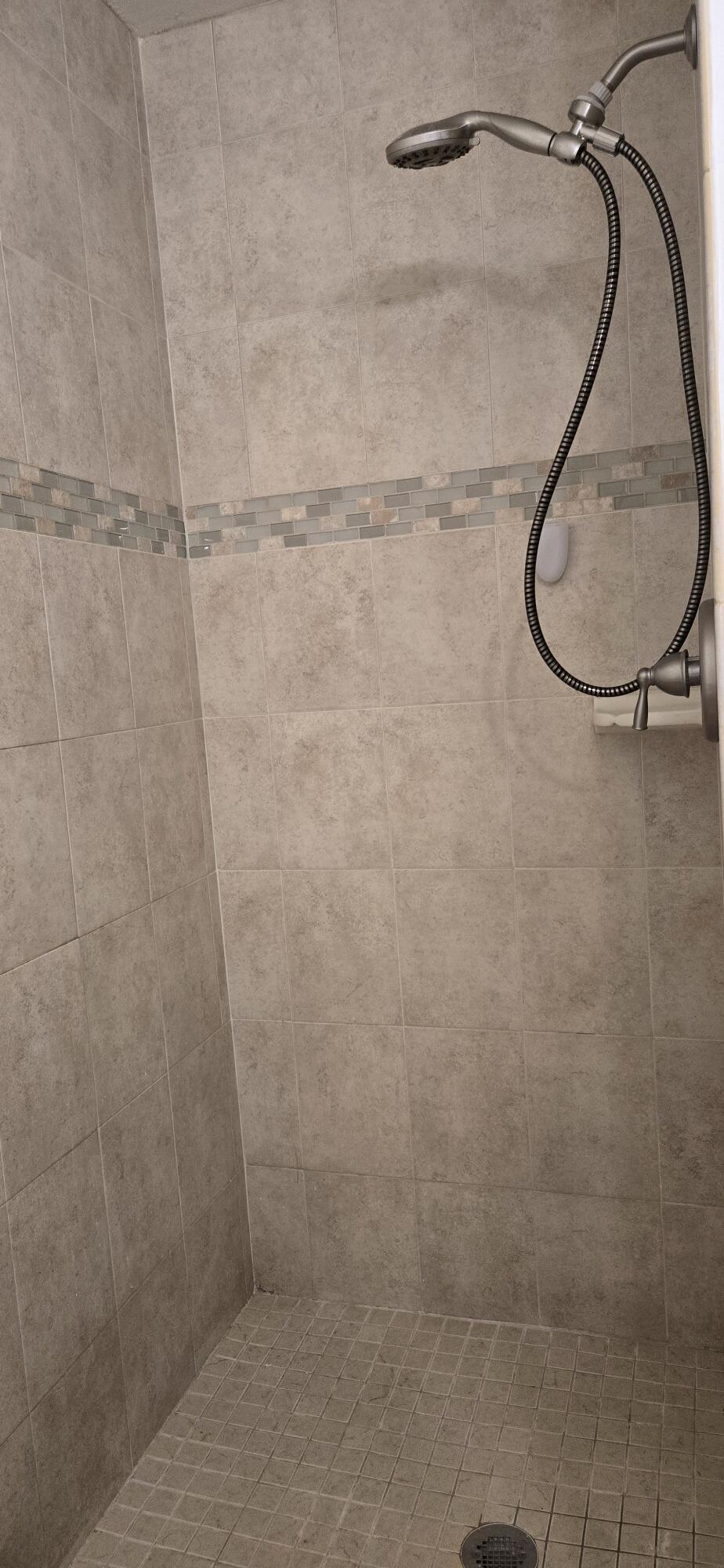 186 Burgandy Way Delray Beach, FL 33484 - Photo 23 of 26 a bathroom with a shower