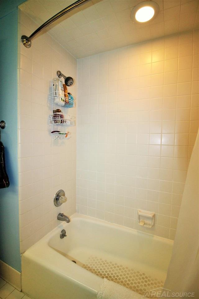 735 Harcourt Road, Unit 737 Grosse Pointe Park, MI 48230 - Photo 37 of 55