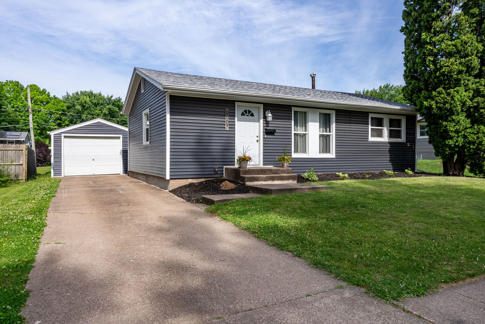 3507 38th Street Moline, IL 61265 - Photo 2 of 29