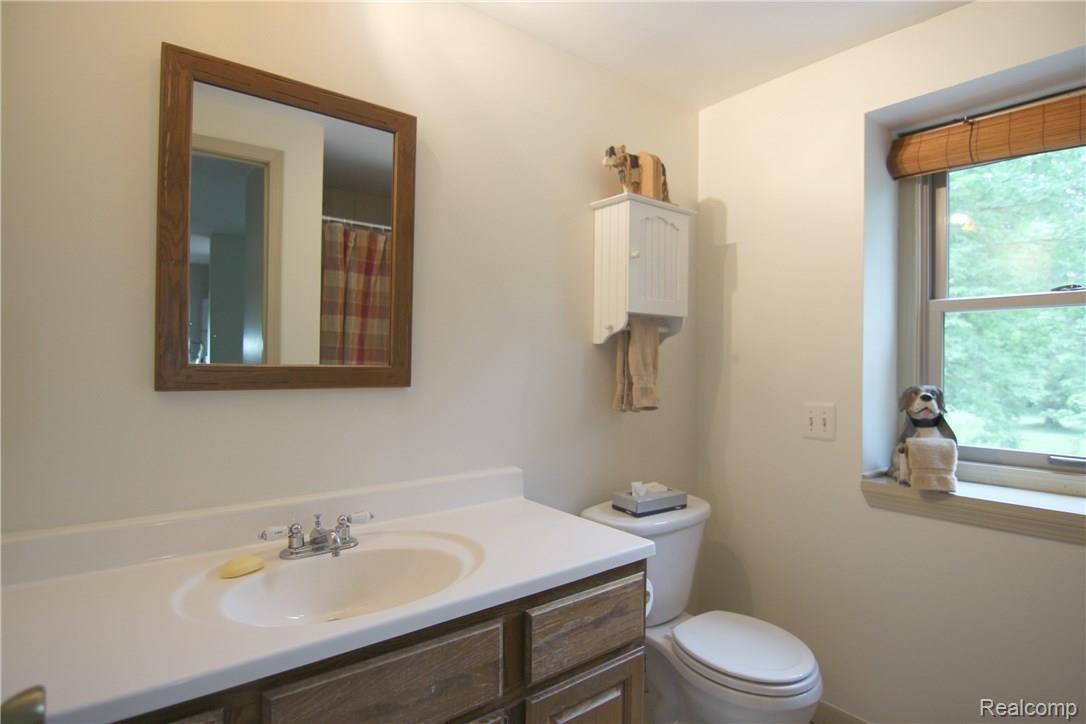 8600 Napier Road Northville, MI 48168 - Photo 35 of 39 Napier Rd MIL Suite Full Bath.jpg