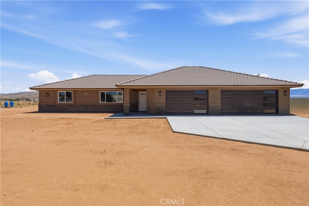 13119 Candlewood Road Apple Valley, CA 92308 - Photo 2 of 52