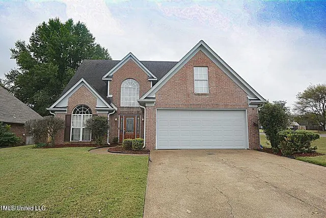$299,900 | 9195 Lakeside Drive, Olive Branch, MS 38654