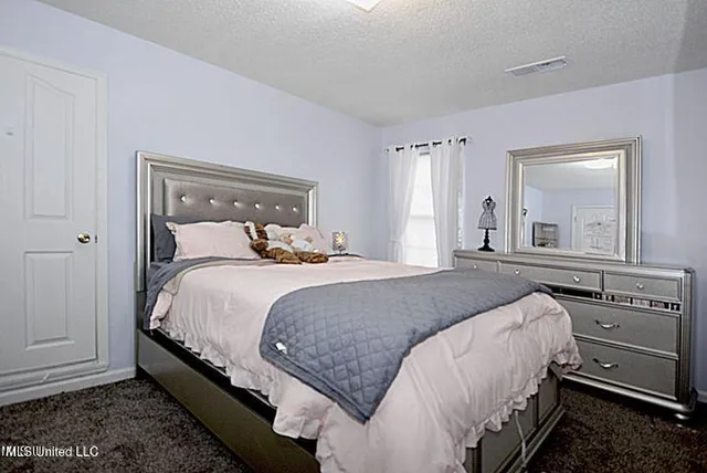 $299,900 | 9195 Lakeside Drive, Olive Branch, MS 38654