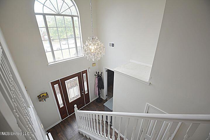 9195 Lakeside Drive Olive Branch, MS 38654 - Photo 3 of 22 Foyer Entry