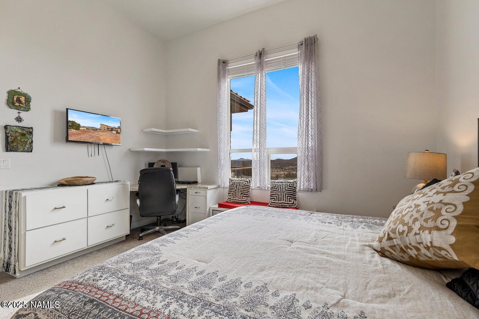 1843 East Sagebrush Road Williams, AZ 86046 - Photo 9 of 31 a bedroom with a bed and a window