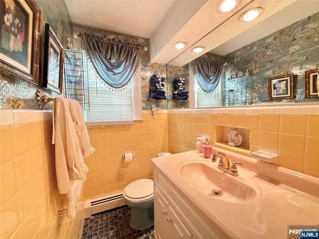 $779,000 | 33 West Newell Avenue, Rutherford, NJ 07070