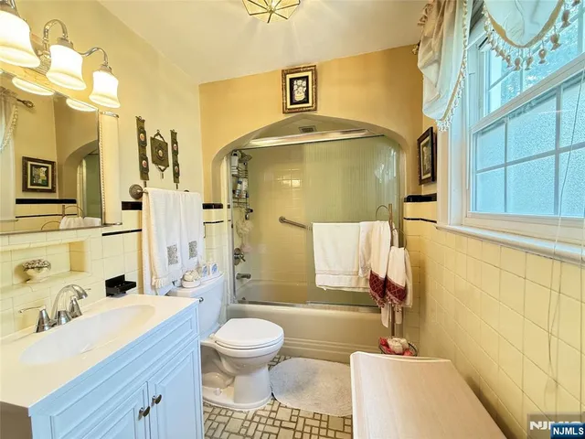 $779,000 | 33 West Newell Avenue, Rutherford, NJ 07070