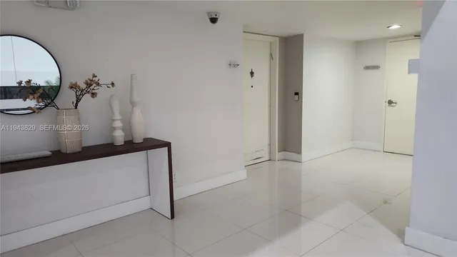 $2,380 | 200 Lakeview Drive, Unit 307, Weston, FL 33326