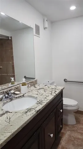 $2,380 | 200 Lakeview Drive, Unit 307, Weston, FL 33326