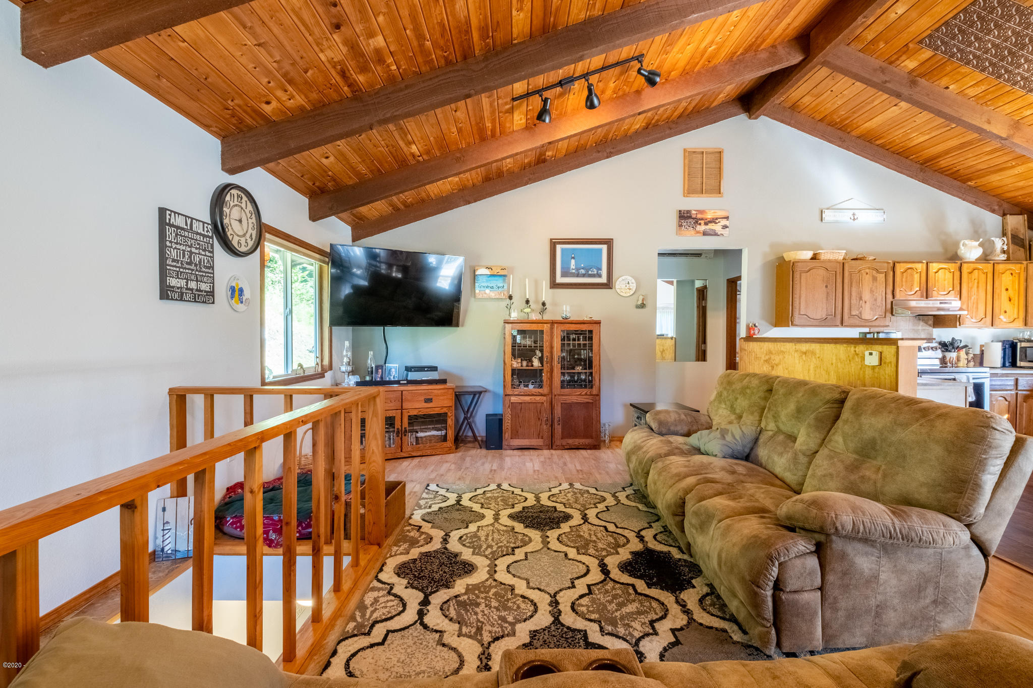 2008 Southeast Sturdevant Road Toledo, OR 97391 - Photo 7 of 22 Family living area