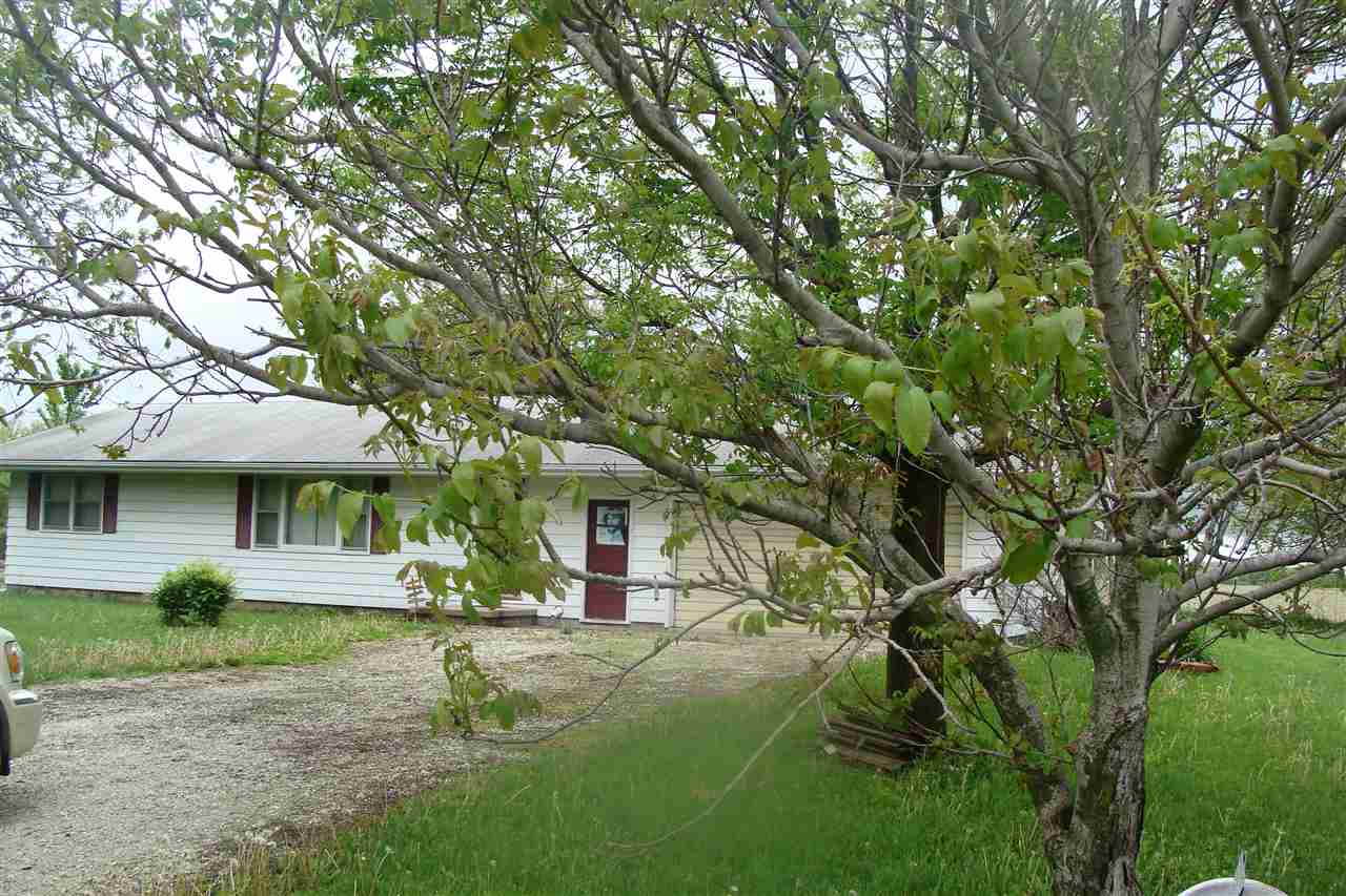 4108 South Cunningham Road Farmington, IL 61531 - Photo 3 of 24