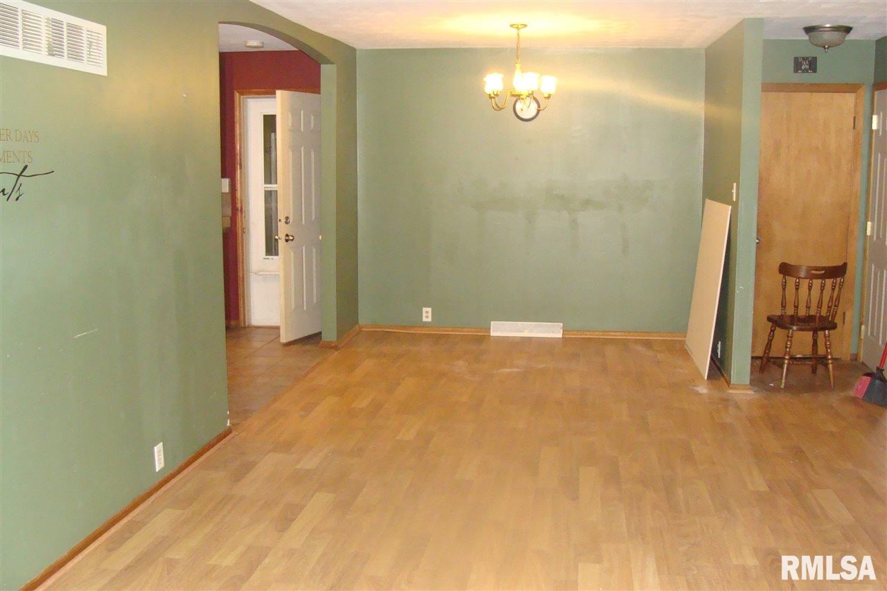 4108 South Cunningham Road Farmington, IL 61531 - Photo 8 of 24