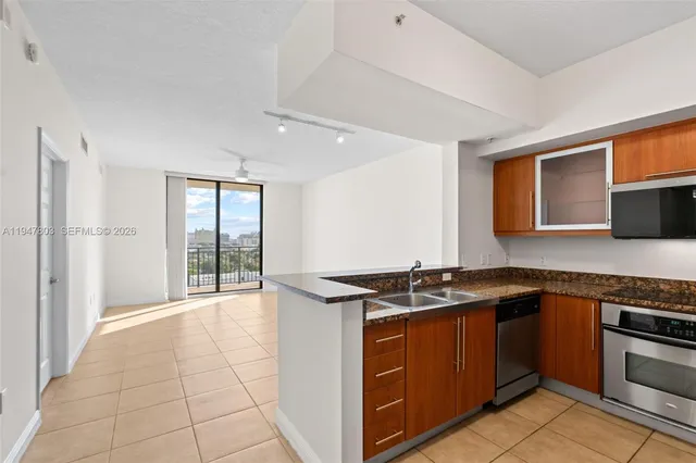 $2,900 | 888 Douglas Road, Unit 1012, Coral Gables, FL 33134