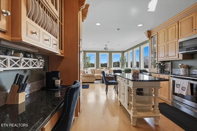 $1,570,000 | 527 Mountain View Drive, Vonore, TN 37885