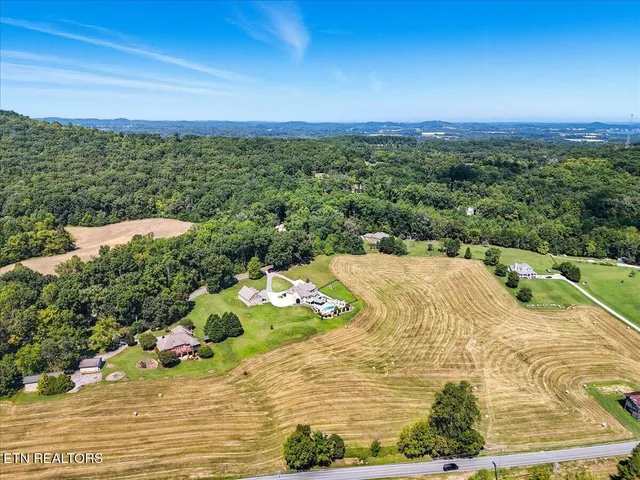 $1,570,000 | 527 Mountain View Drive, Vonore, TN 37885