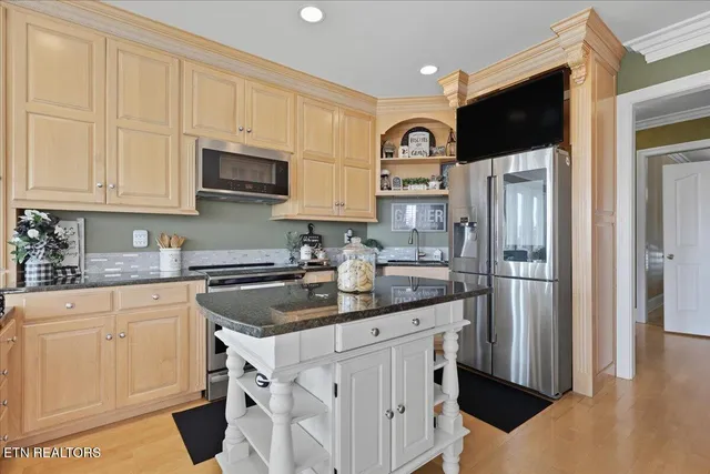 $1,570,000 | 527 Mountain View Drive, Vonore, TN 37885