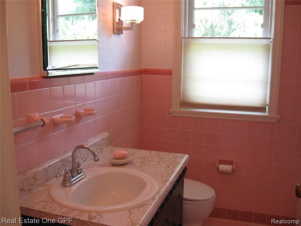 34 Hampton Road Grosse Pointe Shores, MI 48236 - Photo 16 of 28