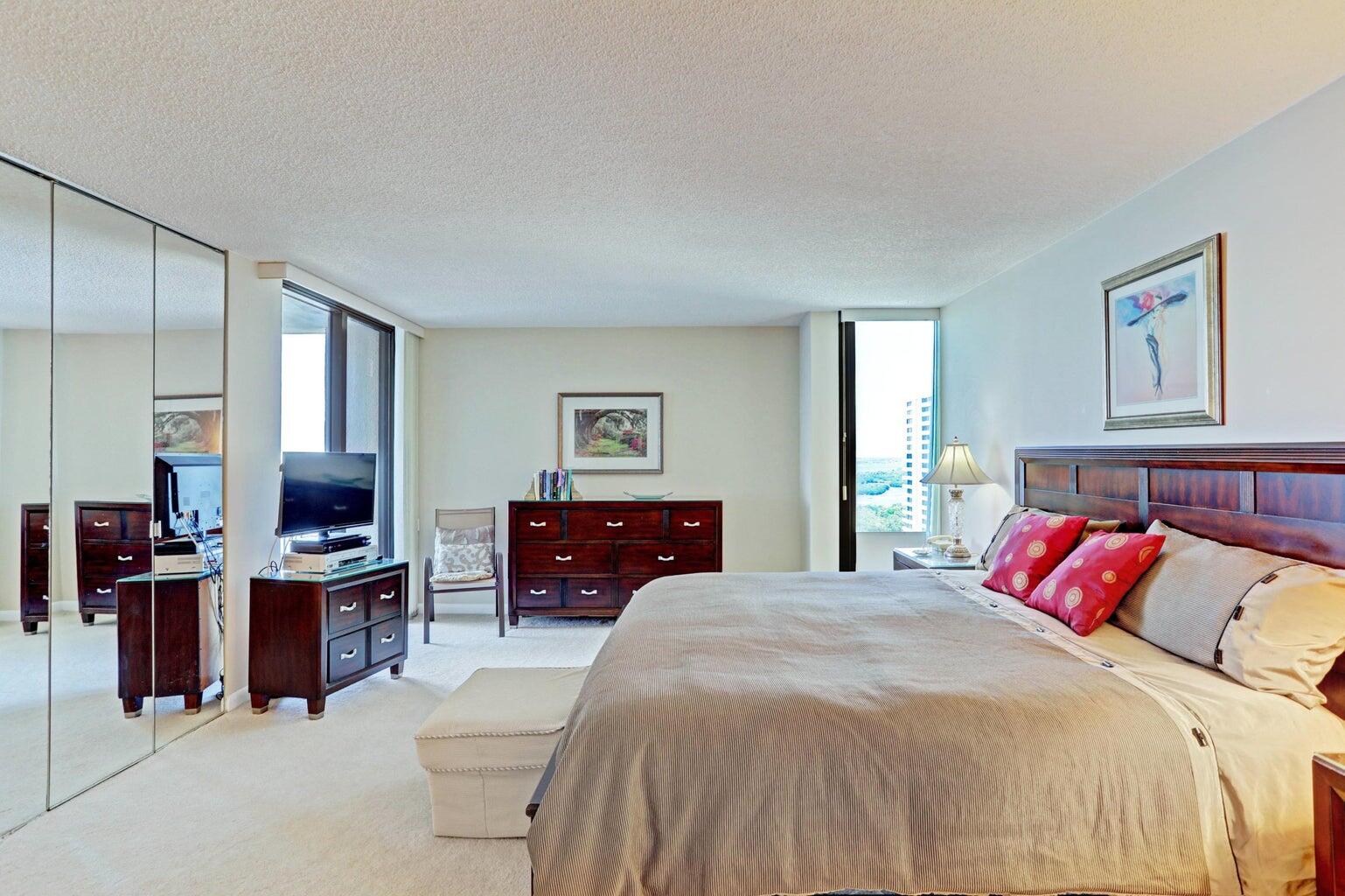 5510 North Ocean Drive, Unit 17D Singer Island, FL 33404 - Photo 14 of 57 20210409115533396487000000-o