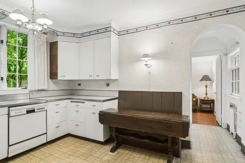 $875,000 | 102 Pine Road, Barrington, IL 60010