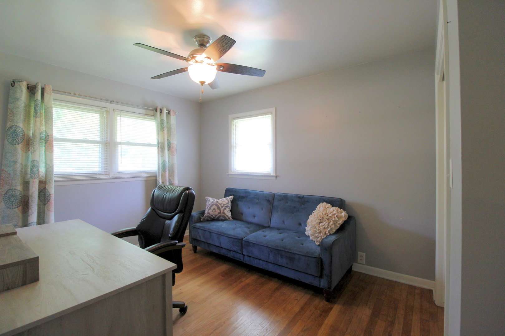 2838 River Road Kankakee, IL 60901 - Photo 17 of 24 a living room with furniture and a window