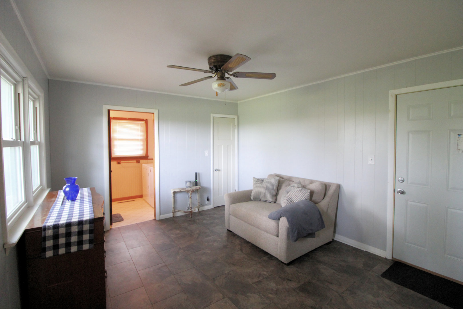 2838 River Road Kankakee, IL 60901 - Photo 19 of 24 a living room with furniture and a window