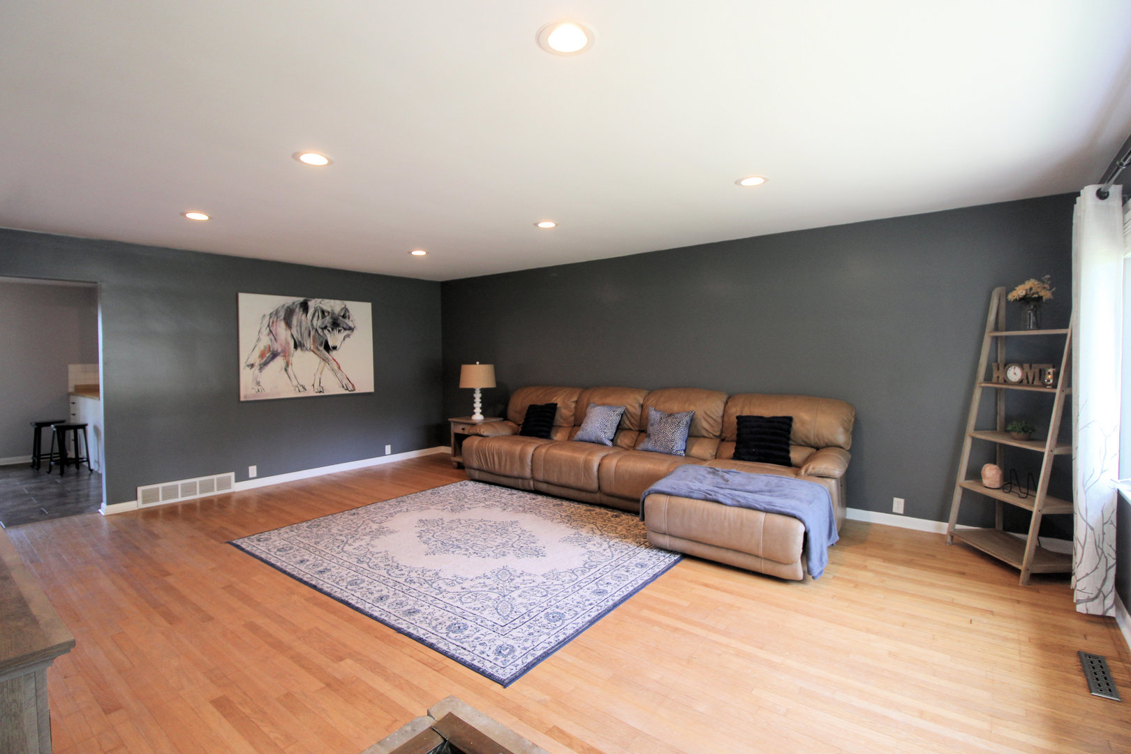 2838 River Road Kankakee, IL 60901 - Photo 3 of 24 a living room with furniture and a flat screen tv