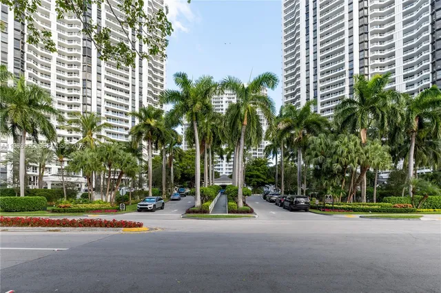 $5,000 | 21205 Yacht Club Drive, Unit 304, Aventura, FL 33180