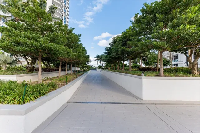 $5,000 | 21205 Yacht Club Drive, Unit 304, Aventura, FL 33180