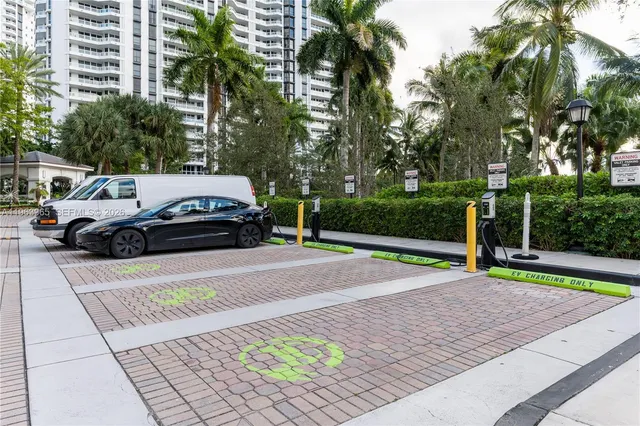 $5,000 | 21205 Yacht Club Drive, Unit 304, Aventura, FL 33180