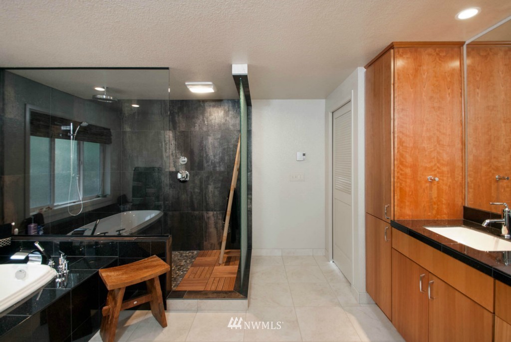 579 Pleasant Bay Road Bellingham, WA 98229 - Photo 14 of 25 Gallery Image 14