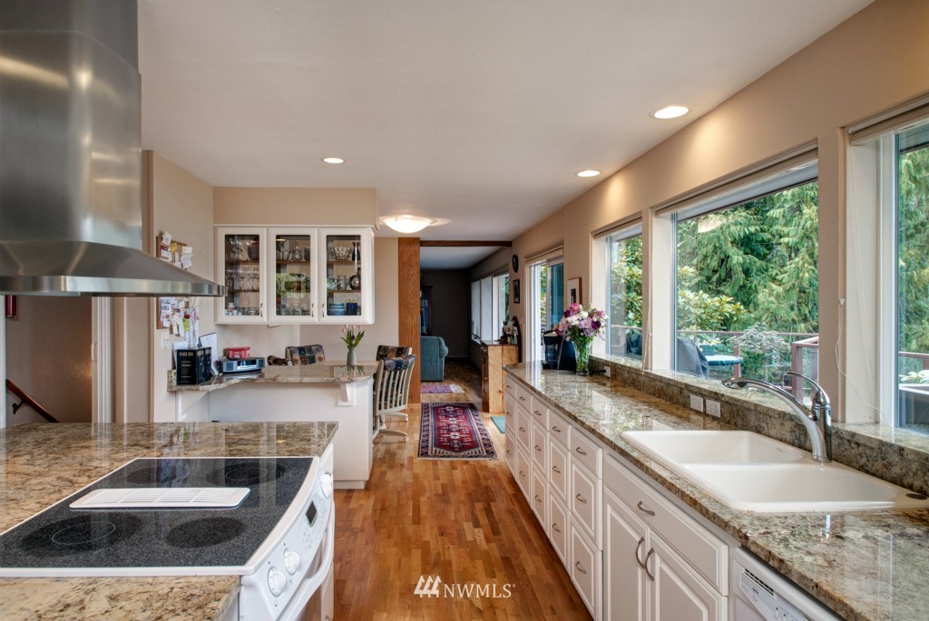 579 Pleasant Bay Road Bellingham, WA 98229 - Photo 8 of 25 Gallery Image 8