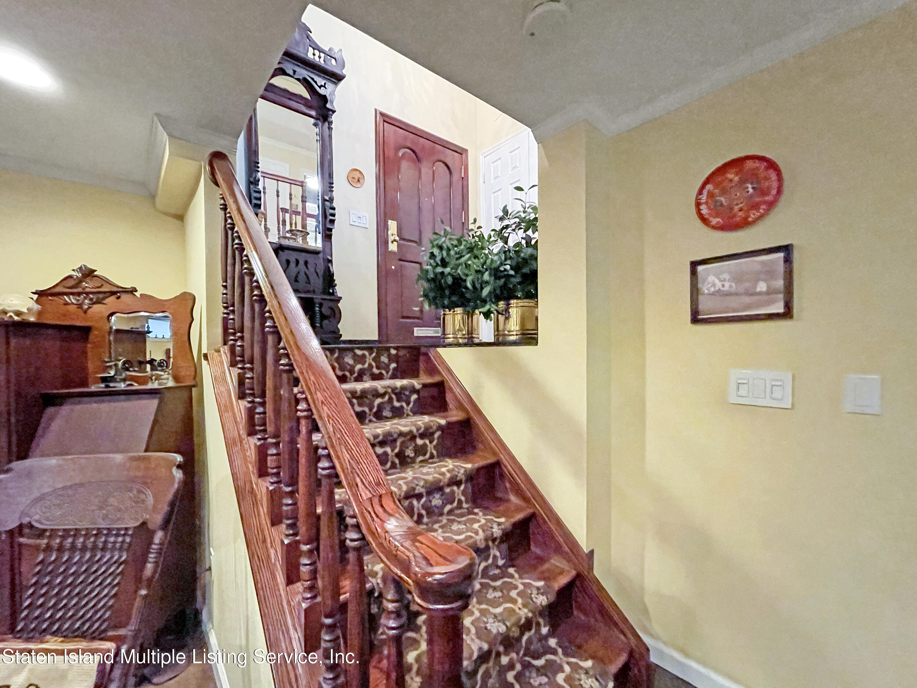 244 4 Corners Road Staten Island, NY 10304 - Photo 21 of 37 Photo Aug 24, 10 00 48 PM