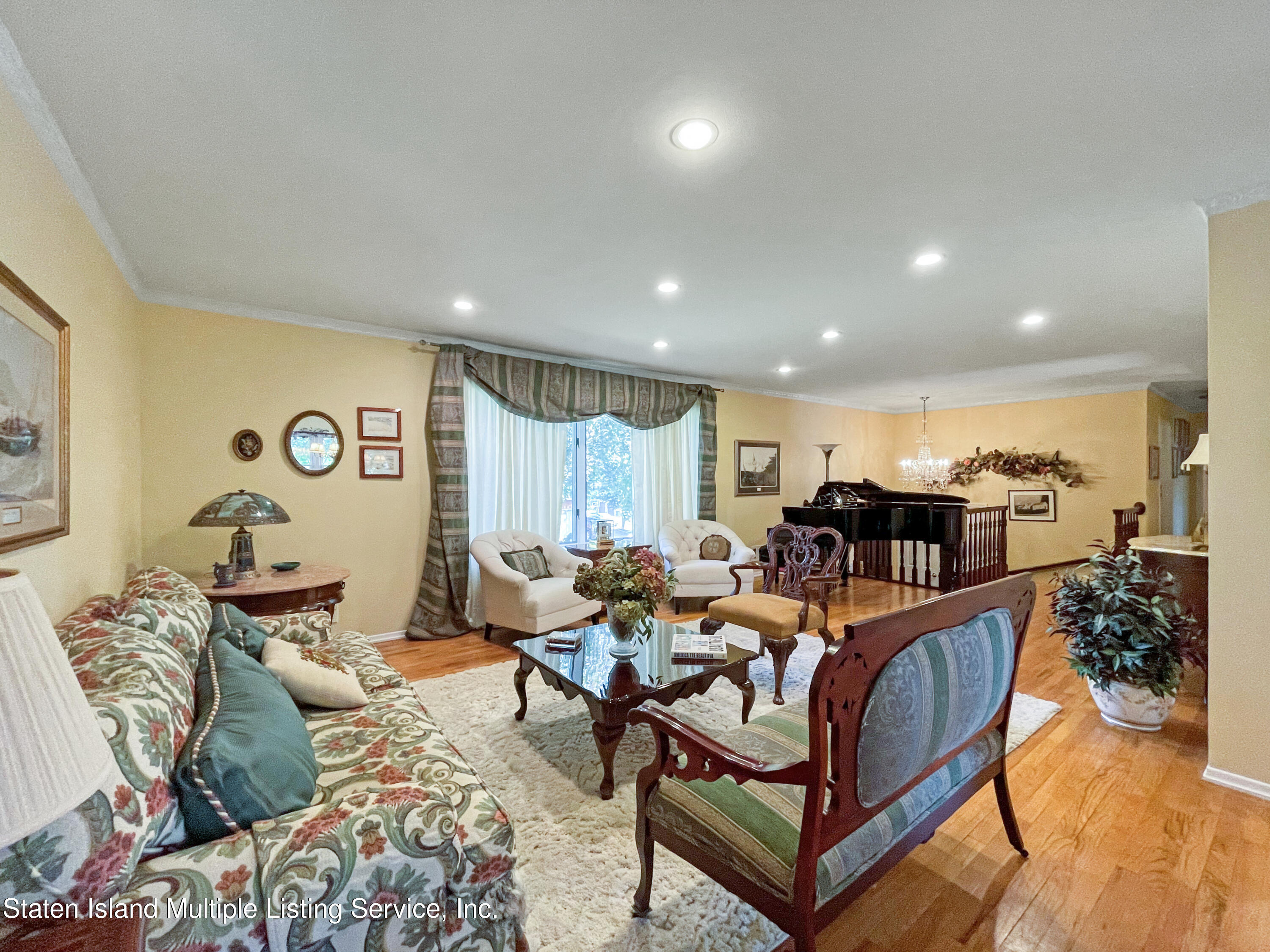 244 4 Corners Road Staten Island, NY 10304 - Photo 5 of 37 Photo Aug 24, 9 57 10 PM