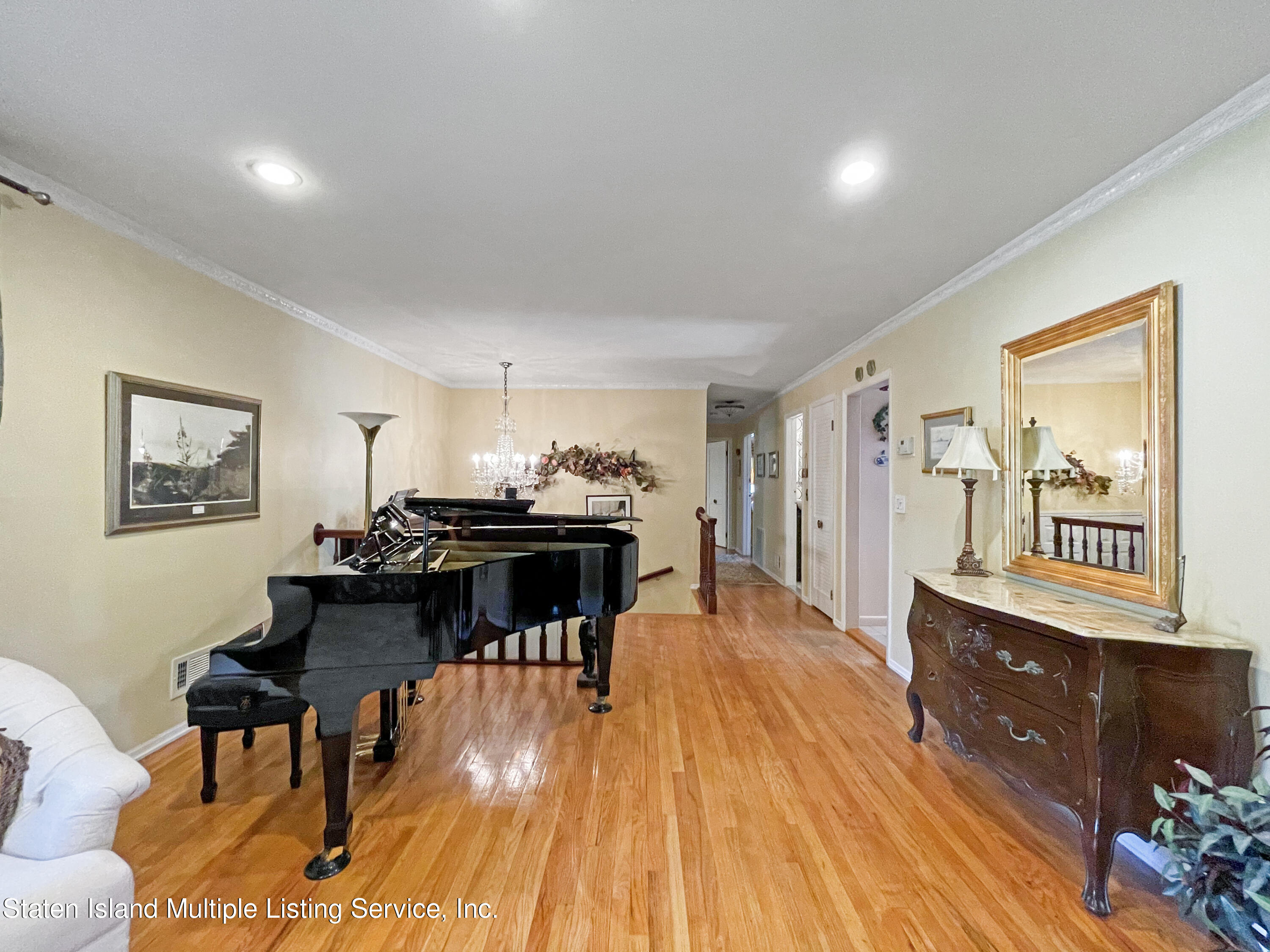 244 4 Corners Road Staten Island, NY 10304 - Photo 6 of 37 Photo Aug 24, 9 56 44 PM