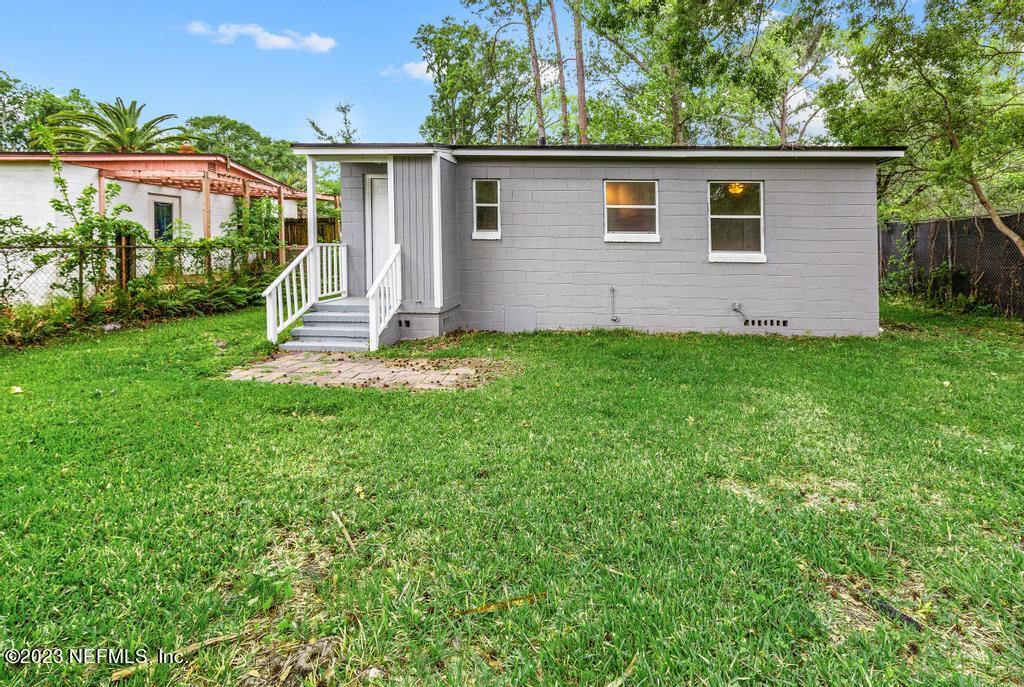 1023 Seba Street Jacksonville, FL 32205 - Photo 27 of 27 a view of backyard of house with green space