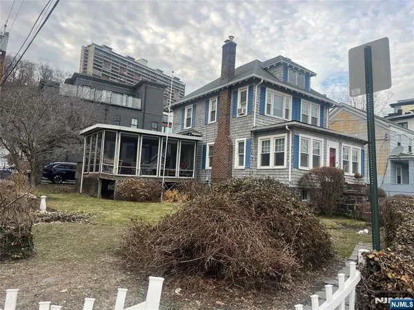 $2,495,000 | 1332 River Road, Edgewater, NJ 07020