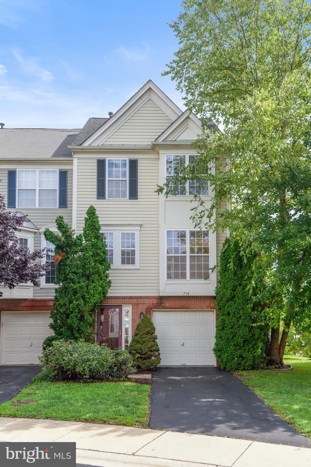 710 Howards Loop Annapolis, MD 21401 - Photo 2 of 28 Exterior (Front)