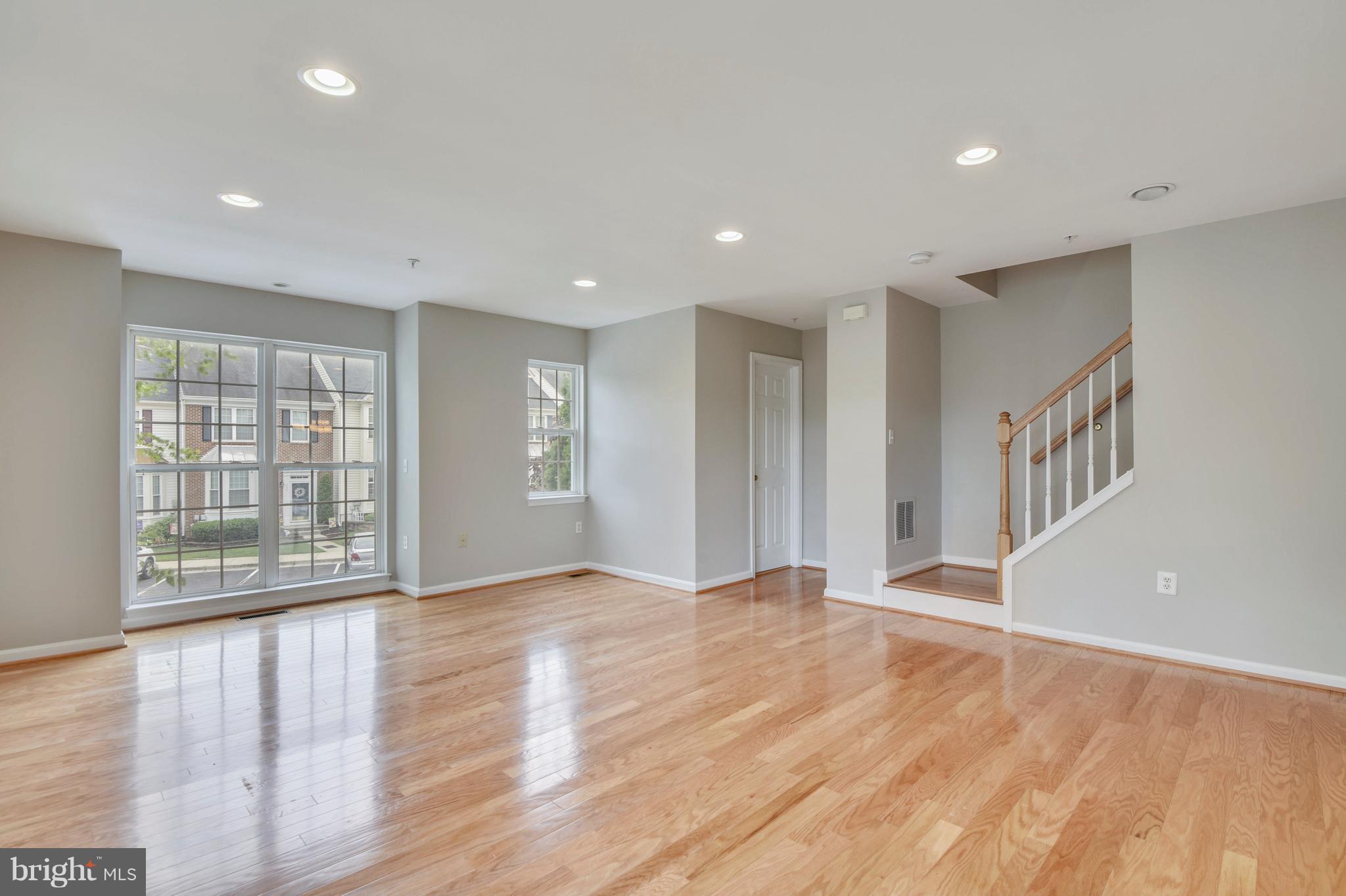 710 Howards Loop Annapolis, MD 21401 - Photo 13 of 28 Living Room