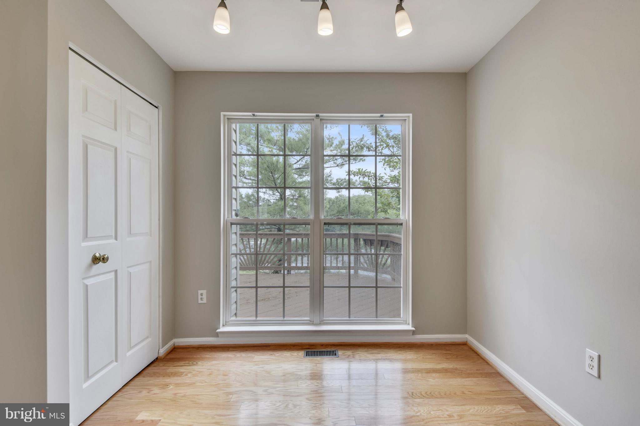 710 Howards Loop Annapolis, MD 21401 - Photo 9 of 28 Breakfast Area