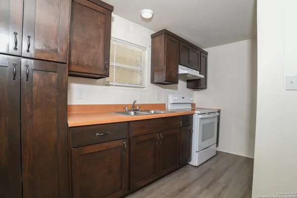 $1,200 | 215 Greenlawn Avenue, Unit A, Pleasanton, TX 78064