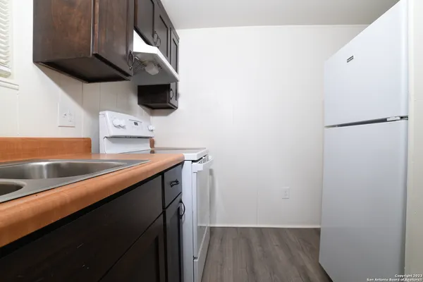 $1,200 | 215 Greenlawn Avenue, Unit A, Pleasanton, TX 78064