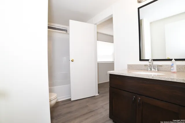 $1,300 | 215 Greenlawn Avenue, Unit A, Pleasanton, TX 78064