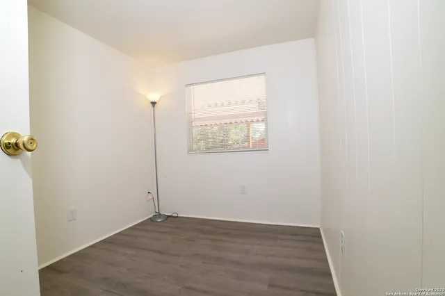 $1,300 | 215 Greenlawn Avenue, Unit A, Pleasanton, TX 78064